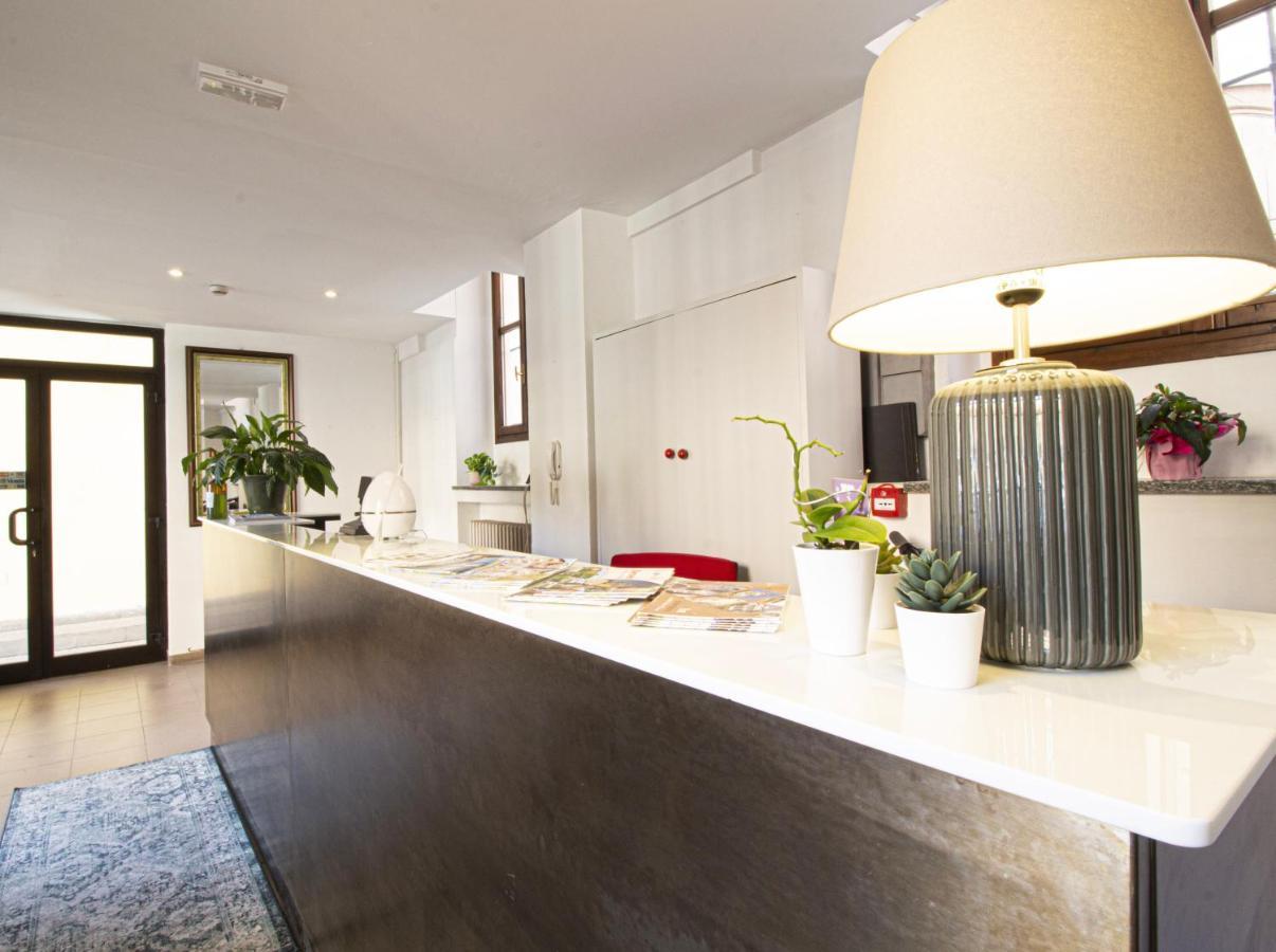 Hotel Tornielli 9 By Lvg Hotel Collection Novara Kültér fotó